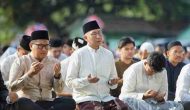 Permalink to Gubernur Mirza Sholat Idul Adha Bersama Ribuan Masyarakat, Salurkan 65 Ekor Sapi dan 16 Sapi dari Presiden