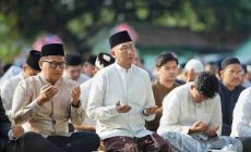 Permalink to Gubernur Mirza Sholat Idul Adha Bersama Ribuan Masyarakat, Salurkan 65 Ekor Sapi dan 16 Sapi dari Presiden