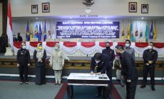Permalink to Ketua DPRD dan Gubernur Lampung Tandatangani Raperda Perubahan APBD Tahun Amggaran 2020