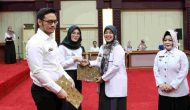 Permalink to Wagub Nunik Serahkan SK Gubernur Tentang Pengangkatan PPPK Jabatan Fungsional Kesehatan