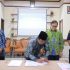 Terima Hibah Tanah Eks Rumah Dinas Bea Cukai untuk Perluasan TPU Riyadhatul Jannah, Bupati Anwar Sadat Tandatangani Naskah Hibah di Kanwil Dirjend Kekayaan Negara Jambi