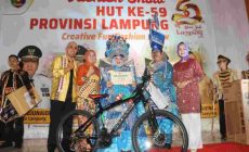 Permalink to Lomba Fashion Show HUT ke-59 Lampung Berlangsung Meriah, Perangkat Daerah Tampilkan Busana Unik
