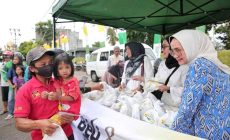 Permalink to Kunjungi Festival Pasar Takjil, Ibu Riana Sari Arinal Lepas Bantuan OPD Program Siger Permalink to Kunjungi Festival Pasar Takjil, Ibu Riana Sari Arinal Lepas Bantuan OPD Program Siger