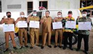 Permalink to Gubernur Serahkan 6 Ambulans untuk Kepala Desa dan 1 Operasional Penyuluh Pertanian
