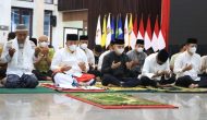Permalink to Gubernur Arinal, Wagub Chusnunia Laksanakan Shalat Ied Di Mahan Agung