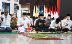 Permalink to Gubernur Arinal, Wagub Chusnunia Laksanakan Shalat Ied Di Mahan Agung