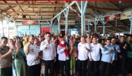 Permalink to Walikota Bandar Lampung Hj. Eva Dwiana Memberi Bantuan Kepada 100 Nelayan Di Pasar IkanGudang Lelang