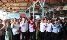 Permalink to Walikota Bandar Lampung Hj. Eva Dwiana Memberi Bantuan Kepada 100 Nelayan Di Pasar IkanGudang Lelang