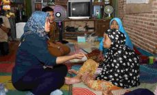 Permalink to Wagub Chusnunia Berikan Bantuan Kursi Roda kepada Warga Desa Sukajaya Lempasing