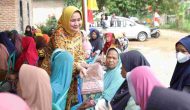 Permalink to Peringati HANI, Ketua LKKS Ibu Riana Sari Arinal Bagikan Bantuan Sembako