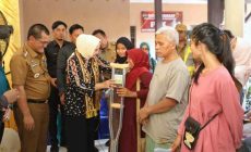 Permalink to Ibu Riana Sari Serahkan Bantuan dari Program Yansos Jejama bagi Penyandang Disabilitas