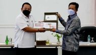 Permalink to Gubernur Arinal Jadi Orang Pertama di Lampung Penerima Pecahan Uang Kertas Tahun Emisi 2022