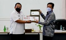 Permalink to Gubernur Arinal Jadi Orang Pertama di Lampung Penerima Pecahan Uang Kertas Tahun Emisi 2022