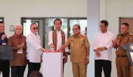 Permalink to Presiden RI dan Mendag Zulkifli Didampingi Pj. Gubernur Samsudin Resmikan Gedung Jokowi Learning Centre