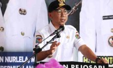 Permalink to Komitmen Bangun Infrastruktur, Gubernur Mirzani Awali Perbaikan Jalan di Kabupaten Pringsewu