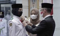Permalink to Sekdaprov Kukuhkan Pasukan Pengibar Duplikat Bendera Pusaka Provinsi Lampung Tahun 2021