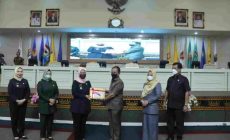 Wagub Chusnunia Sampaikan Raperda APBD Provinsi Lampung TA 2023 pada Rapat Paripurna DPRD