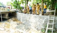 Permalink to Cegah Banjir, Pj Bupati Apriyadi Bangun Tembok Penahan Sungai Tusan Tuan