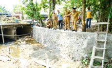 Permalink to Cegah Banjir, Pj Bupati Apriyadi Bangun Tembok Penahan Sungai Tusan Tuan