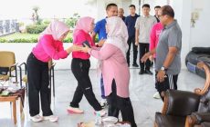 Permalink to Pj. Gubernur Samsudin Lepas Atlet Perwosi Ikuti Lomba Senam Kreasi Piala Ibu Negara RI