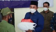 Permalink to Ketua Komisi II DPRD Lampung WFS Bagikan Masker Ke Hansip