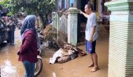 Permalink to Anggota DPRD Lampung Kunjungi Korban Banjir di Sidorejo