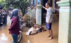 Permalink to Anggota DPRD Lampung Kunjungi Korban Banjir di Sidorejo