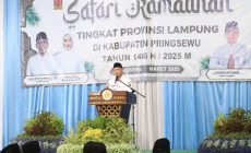 Permalink to Gubernur Rahmat Mirzani Gelar Safari Ramadan dan Berikan Berbagai Bantuan di Peringsewu