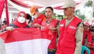 Permalink to Wali Kota Eva Dwiana Bagikan Bendera Merah Putih Semarakkan HUT Ke-78 RI