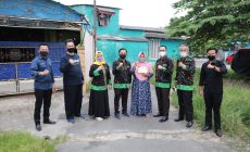 Permalink to Hari ke-8 Ramadhan 1442, Ketua LKKS Ibu Riana Sari Arinal Bagikan Nasi Kotak untuk di Kuripan, Teluk Betung Barat