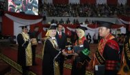 Permalink to Wisudawan Terbaik I Program Doktor Puji Lestari Ajak Utamakan Attitude Setelah Ilmu