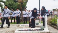 Permalink to Kadisdikbud Eka Afriana Pimpin Upacara Ziarah Kubur di TMP Tanka
