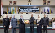 Permalink to Ketua DPRD Mingrum Gumay Terima Dokumen Raperda Pertanggungjawaban Pelaksanaan APBD 2022