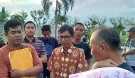 Permalink to Minggu Sore, Puluhan Perwakilan Honorer Datangi Rumdin Bupati