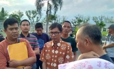 Permalink to Minggu Sore, Puluhan Perwakilan Honorer Datangi Rumdin Bupati