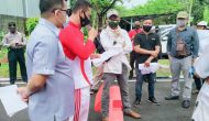 Permalink to Polsek Sungai Keruh Bersama Camat Jirak Jaya Bagikan Masker Gratis dan Sosialisasi New Normal Sosial Distancing