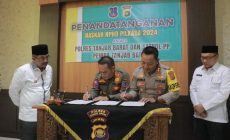 Permalink to Bupati Tanjabbar Saksikan Penandatanganan Naskah NPHD Pilkada 2024
