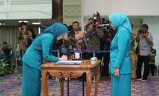 Permalink to Ibu Riana Sari Lantik Agnesia B Rurianti sebagai Pj Ketua TP PKK dan Dekranasda Pringsewu