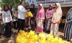 Permalink to Gubernur Arinal Salurkan Bansos 100 Paket Sembako Kepada Masyarakat Tidak Mampu