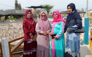 Permalink to Kedatangan Ketua DPRD Kabupaten Mesuji Ke Desa Sungai Cambai Secara Pribadi Di Sambut Penuh Ke Gembiraan Oleh Warga Masyarakat Setempat