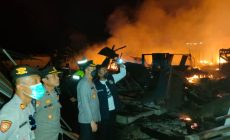 Pasar Kesamben Terbakar, Kapolres Blitar AKBP Adhitya Panji Anom,S.I.K Terjun Langsung Tinjau Lokasi Kebakaran