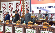 Wakil Ketua DPRD Kota Bandar Lampung Hi.Edison Hadjar,SE Pimpin Rapat Sidang Paripurna Pembicaraan Tinkat II 