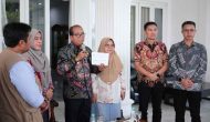 Permalink to Pantarlih Lakukan Coklit Data Pemilih Pilkada 2024 kepada Pj. Gubernur Samsudin dan Ibu Maidawati