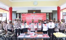 Permalink to Polres Blitar AKBP Adhitya Panji Anom, S.I.K Gelar Press Release Rekapitulasi Barang Bukti Ungkap Kasus Tahun 2022