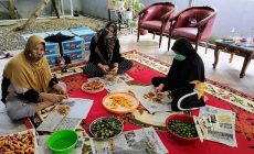 Peduli Pasien Covid-19, DWP Setwan Bantu Ratusan Botol Minuman Empon-Empon