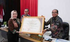 Permalink to Pj. Gubernur Samsudin Raih Penghargaan dari Menteri PDTT Abdul Halim Iskandar