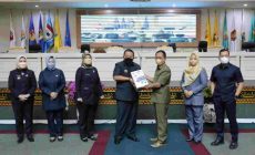 Permalink to Gubernur Arinal Serahkan Dokumen LKPJ Kepala Daerah 2021 kepada Ketua DPRD Mingrum Gumay