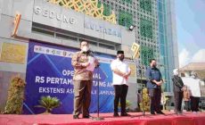 Permalink to Gubenur Dampingi Menteri BUMN dan Menag RI Tinjau Kesiapan RS. Pertamina Bintang Amin Ekstensi Asrama Haji