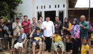 Permalink to Gubernur Arinal, Beri Bantuan Kursi Roda Untuk Warga Difabel di Kota Metro