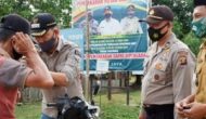 Permalink to Polsek Sungai Keruh Bersama Camat Jirak Jaya Bagikan Masker Gratis dan Sosialisasi New Normal Sosial Distancing